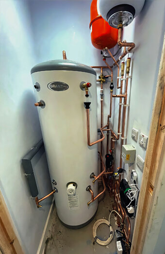 https://hamersleyhotwater.com.au/uploads/2025/06/gas-hot-water-system-11703.jpg