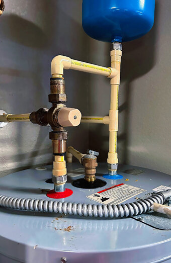 https://hamersleyhotwater.com.au/uploads/2025/06/gas-hot-water-system-63012.jpg