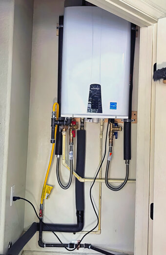 https://hamersleyhotwater.com.au/uploads/2025/06/instant-hot-water-systems-35536.jpg